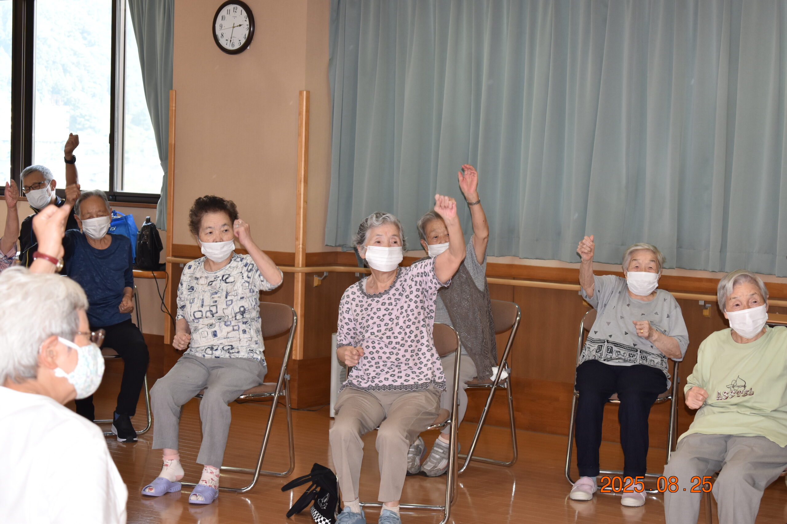 らくらく健康体操で全身を動かそう